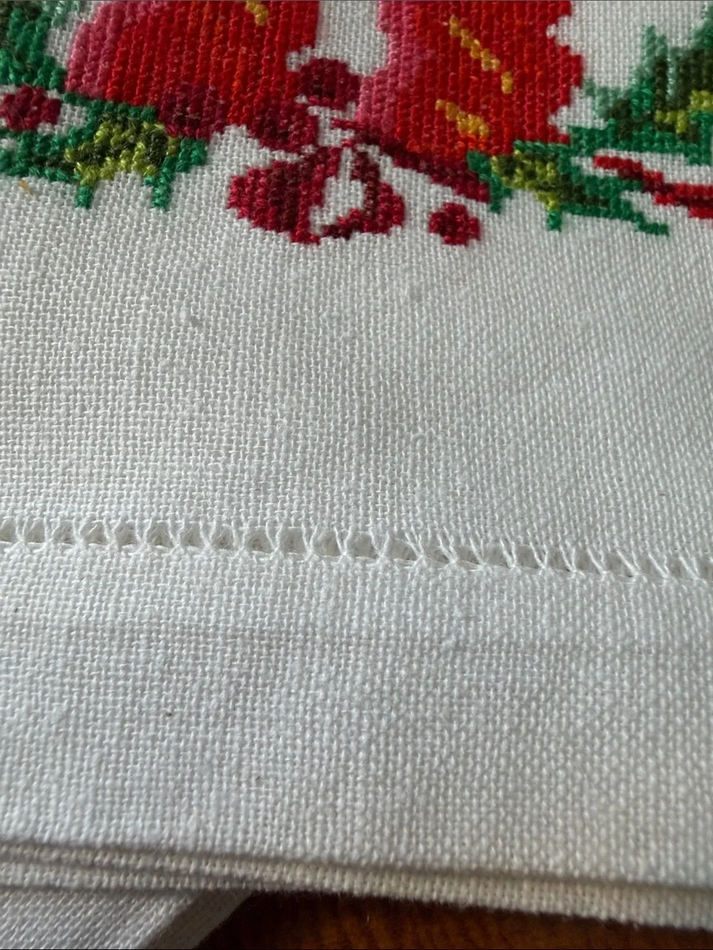 Vintage Embroidered Linen Red Candle Holiday Christmas Napkins - Set of 4